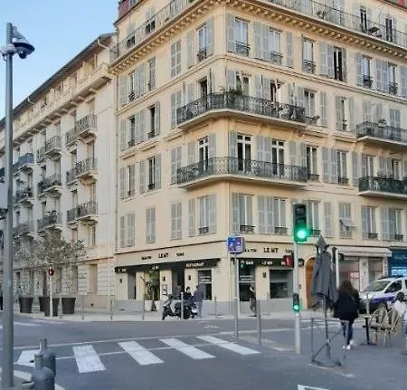 Tres Grande Climatisee Plein Centre Avec Balcon