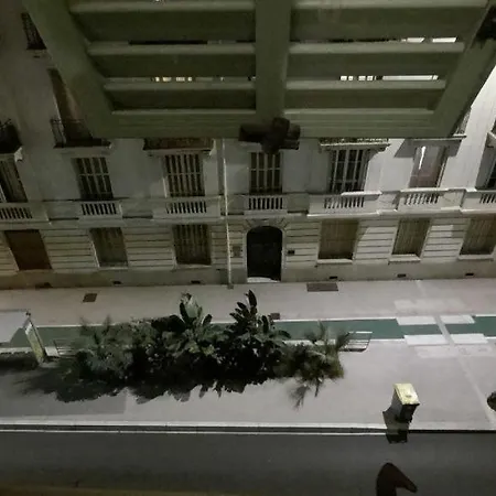Tres Grande Climatisee Plein Centre Avec Balcon 3* Ницца